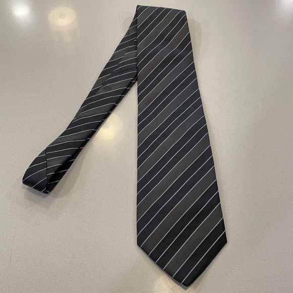 Giorgio Armani silk tie 56.5” x 3.75” - Picture 1 of 2